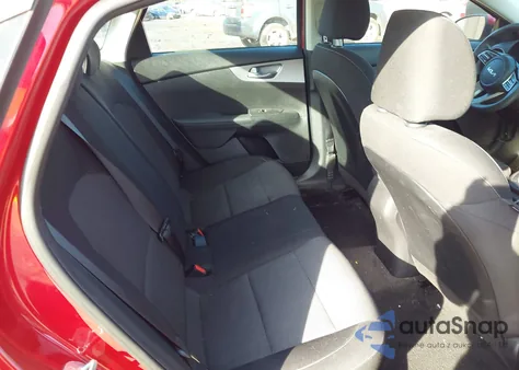 2022 Kia Forte Lxs z USA, uszkodzony, nr VIN 3KPF24AD2NE493367